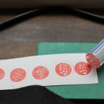 スタンプをペタペタ