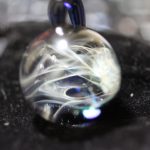 宇宙ガラスのペンダント