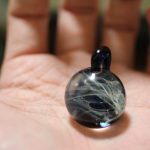 宇宙ガラスのペンダント