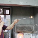 ガラス玉をふくらませて、風鈴作り！