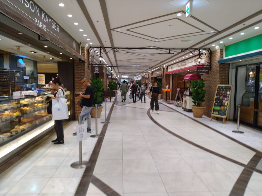 試着では硬い道を歩きましょう