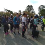 受付を待つ人々