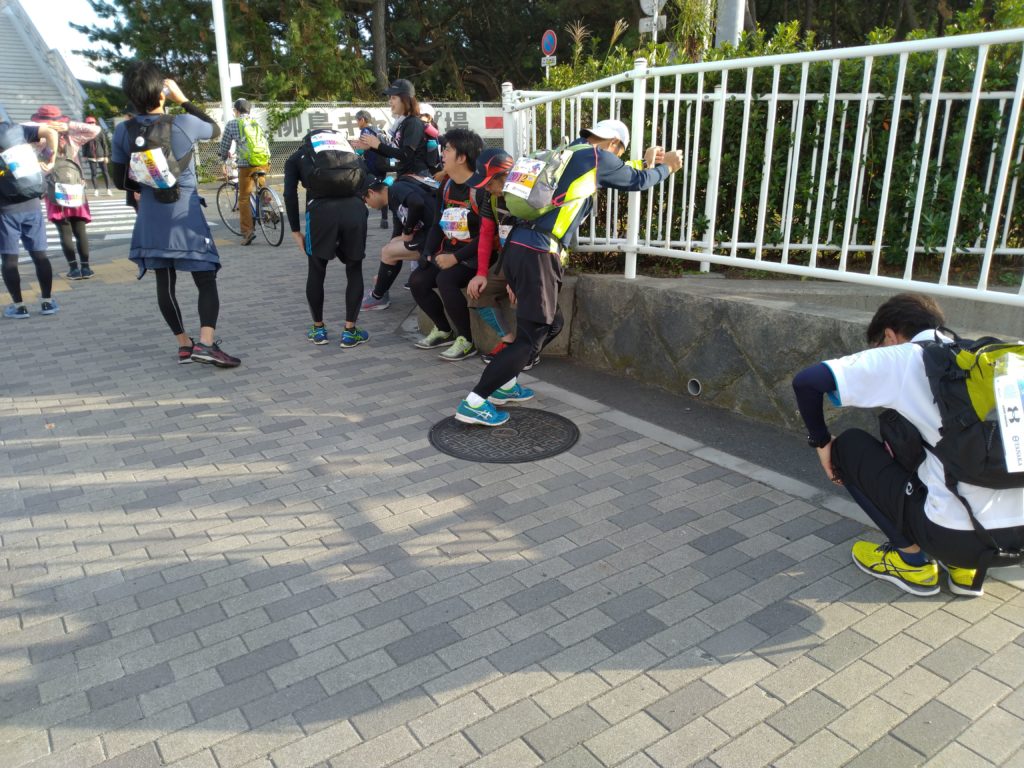 信号を待つ間はストレッチ