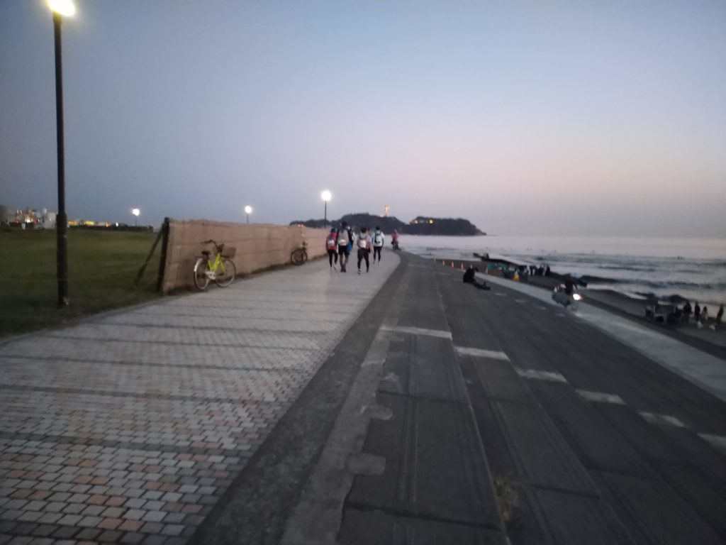 夕暮れ時の江ノ島