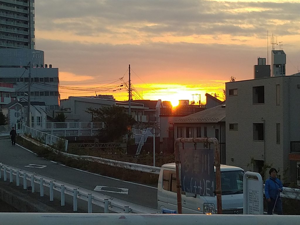 多摩川から見る日の出