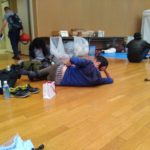 死んだように眠る人