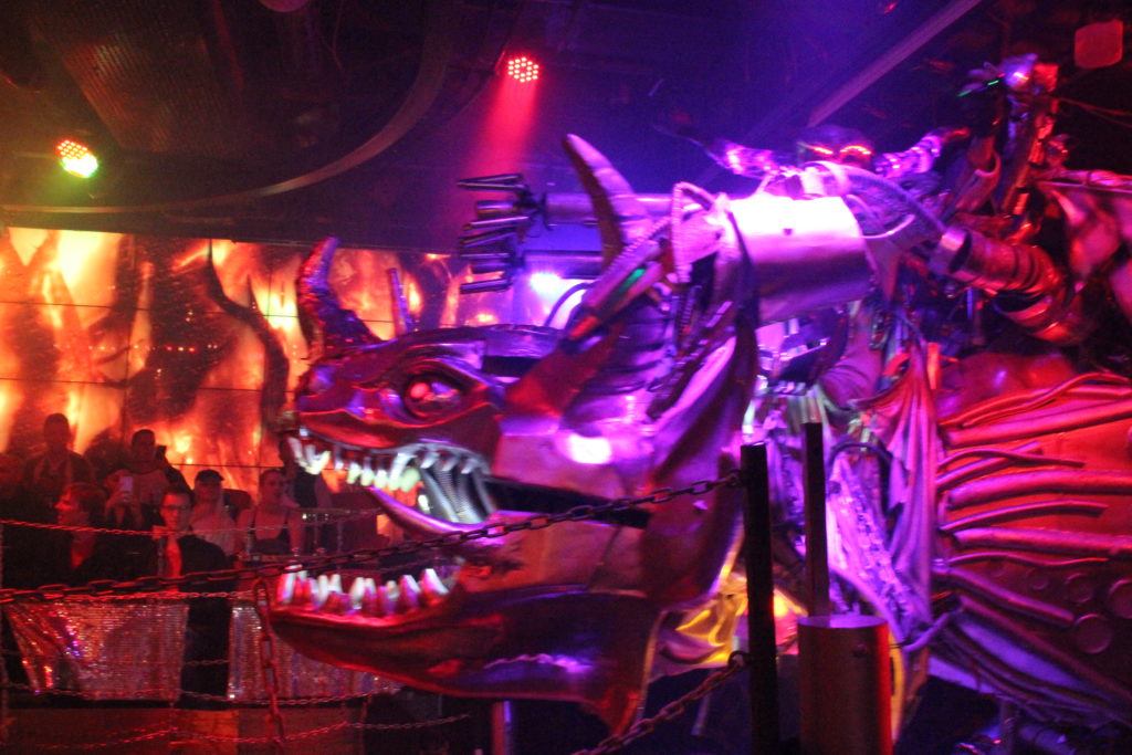 ロボットレストランは日本人には早い？