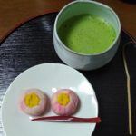 自分で点てたお抹茶と一緒にいただきます