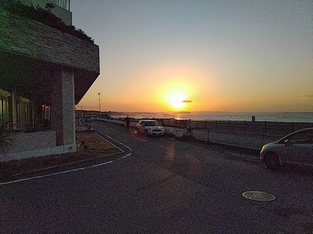 茅ヶ崎サザンビーチの朝焼け