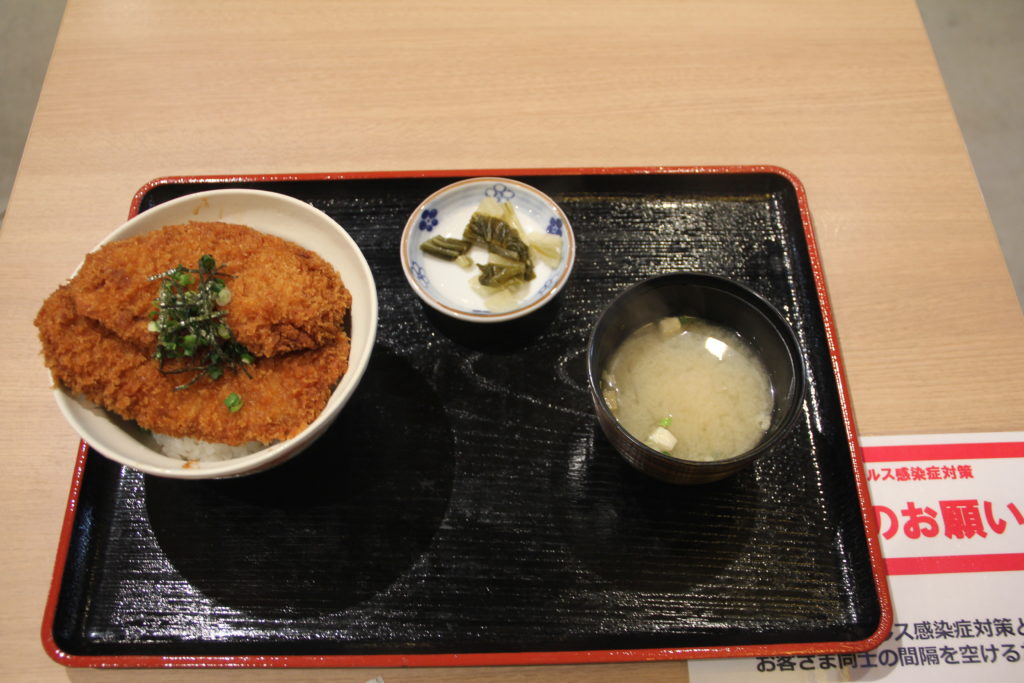 秩父名物・わらじかつ