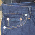 リベットを打ち付けたジーンズ