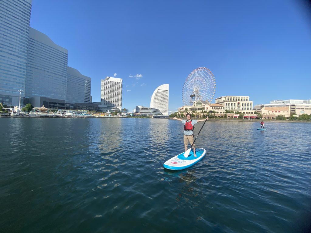 ランドマークタワーを背景に記念撮影！